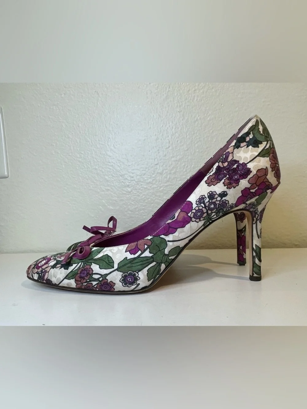 Isaac Y2K Silk Floral Cream and Purple Bow Heels Dress Pumps‎ Size 10